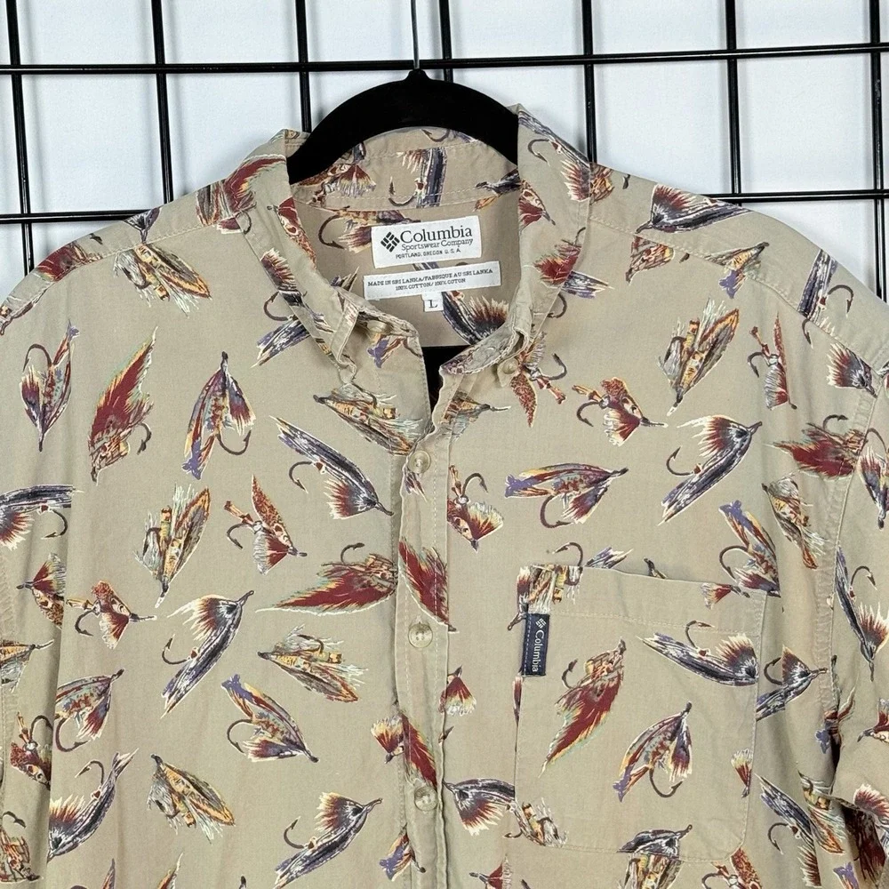 Vintage Columbia S/S Shirt Mens L Tan Fly Fishing Lure Button Up Outdoor Casual‎